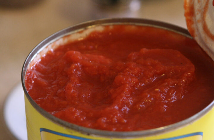 トレジョのトマト缶トマトソースかジュースにトマトが使っている。