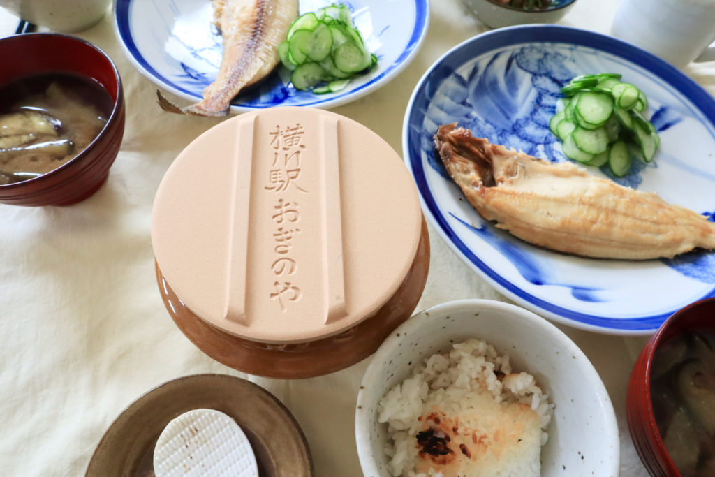 横川駅の峠の釜飯の器で炊いたごはんと簡単朝食