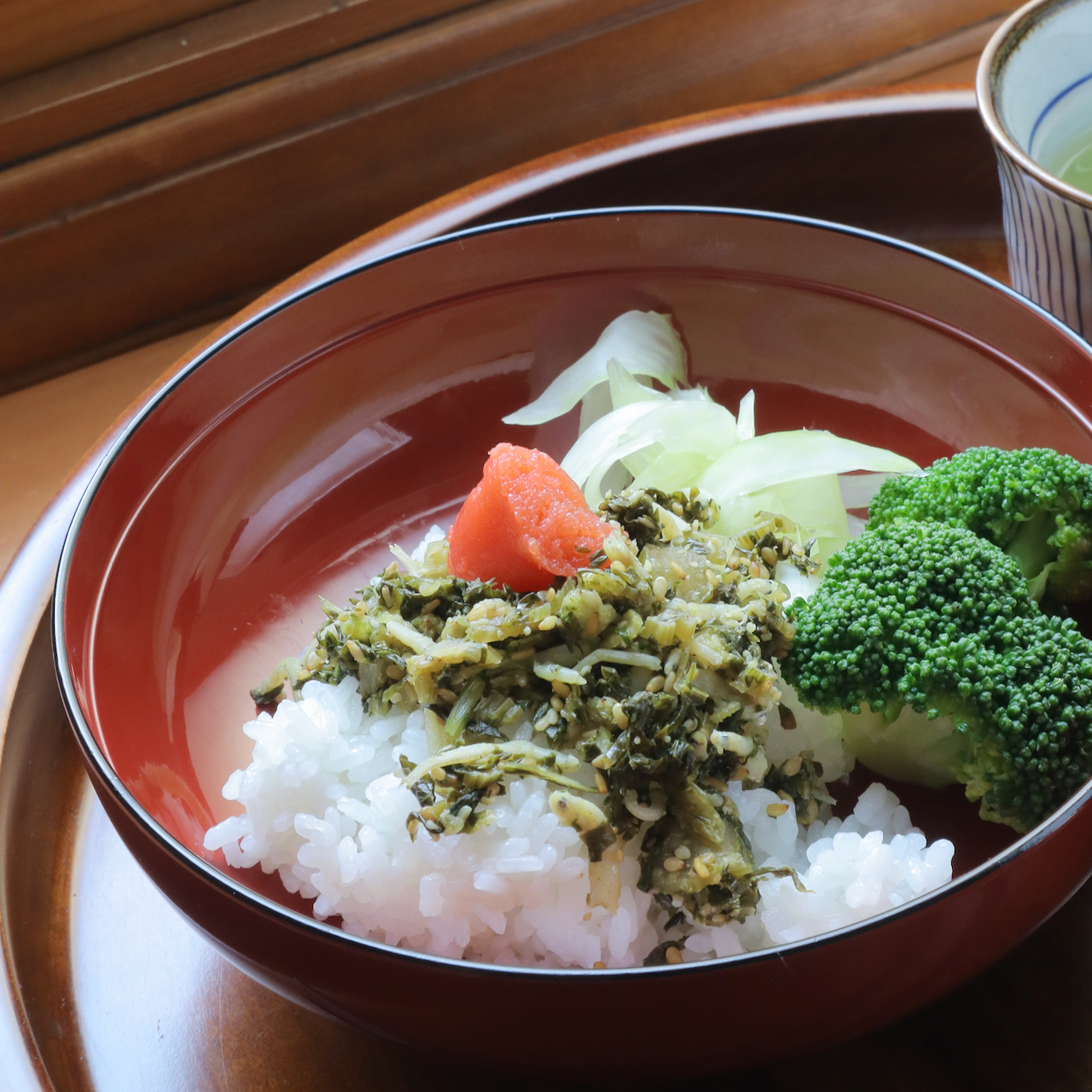 セロリの葉っぱを活用 たくさん食べる和風ふりかけ をのっけごはんで