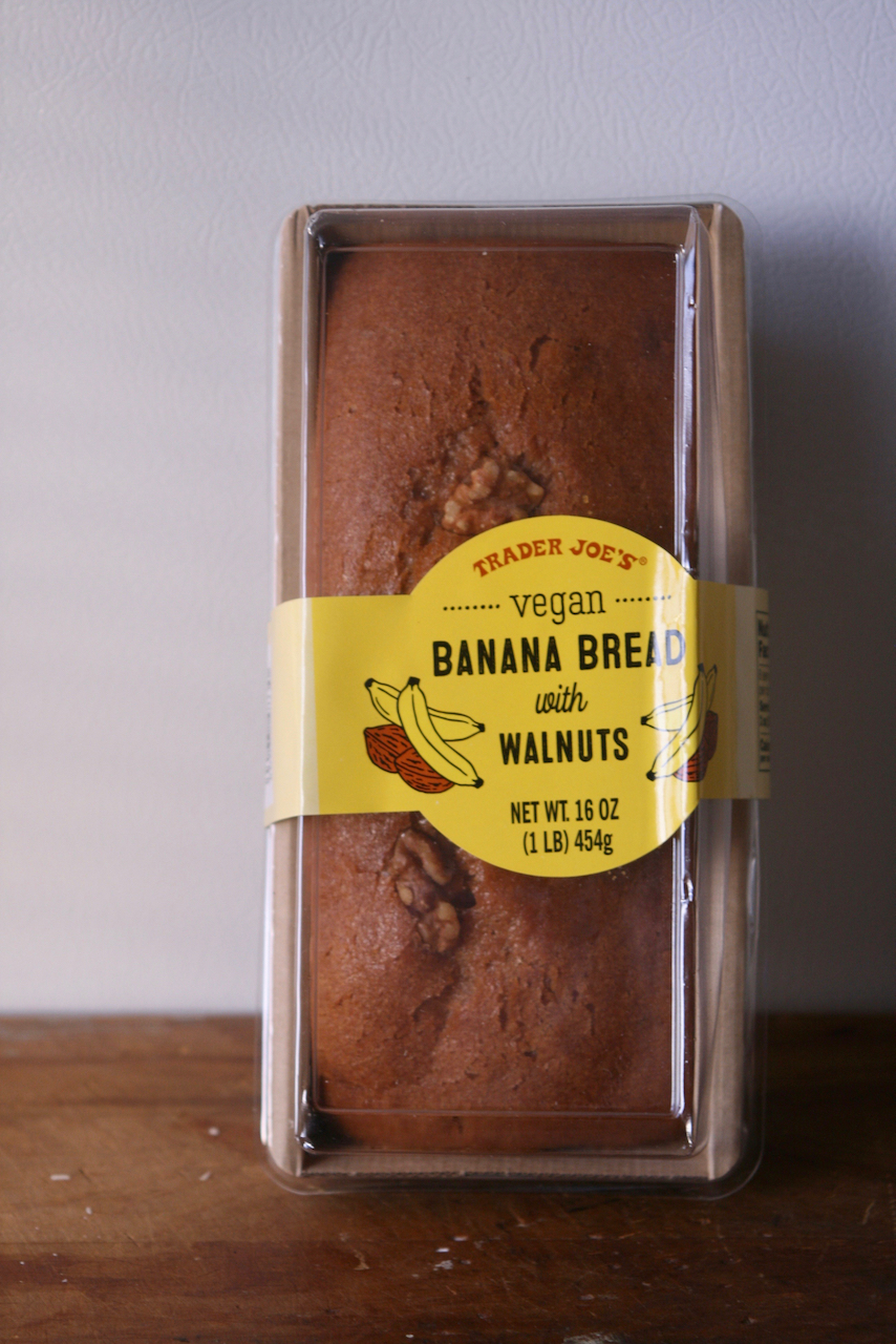 Trader Joe's（トレーダージョーズ） Vegan Banana Bread with Walnuts（ビーガン　バナナ　ブレッド　ウィズ　ウォールナッツ）