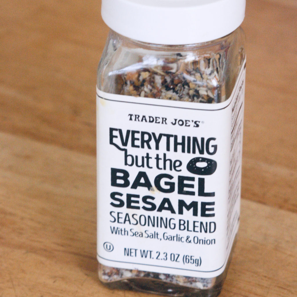 Trader Joe's（トレーダージョーズ） Everything But The Bagel seasoning Blend（エブリシング バット ザ ベーグル)