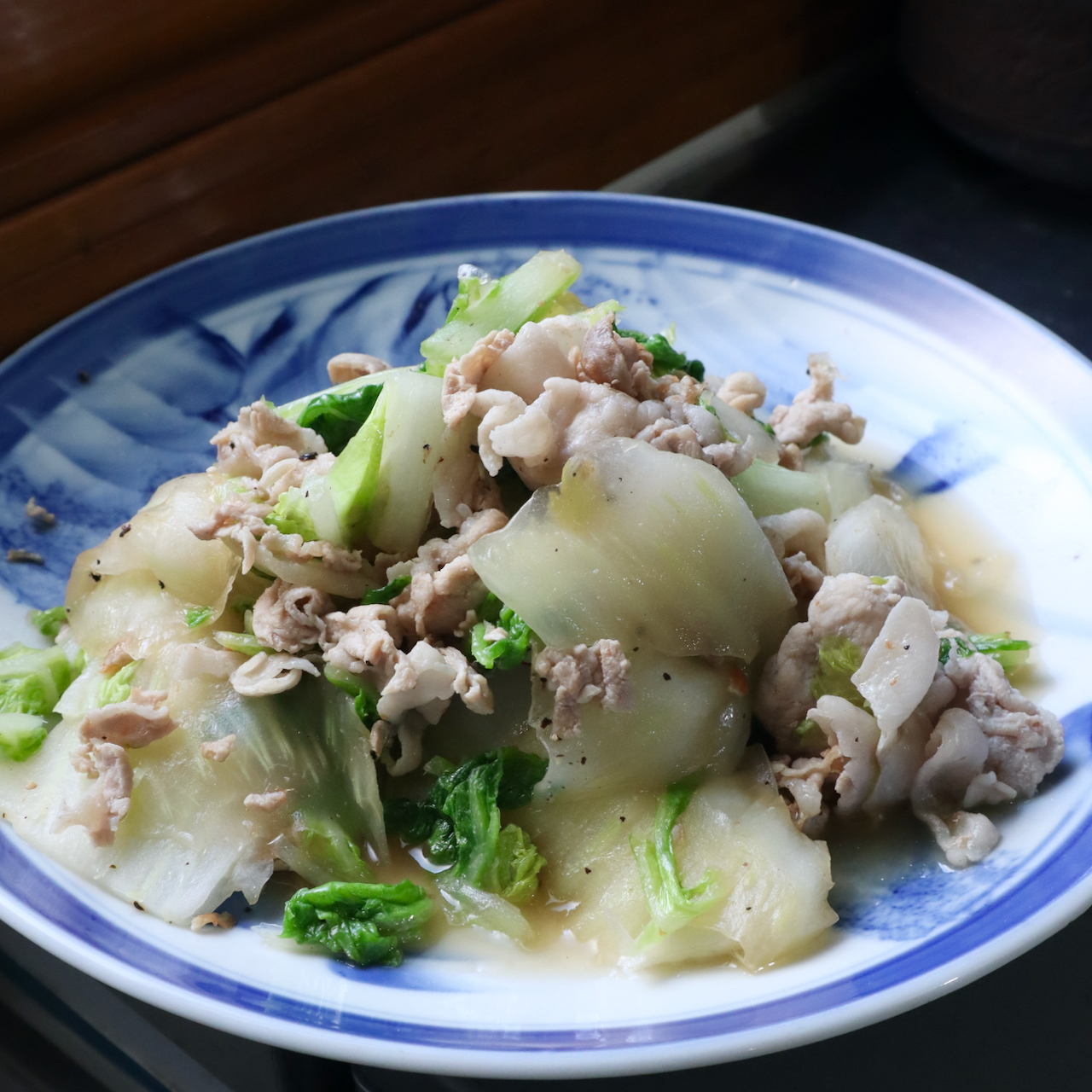 白菜の炒め物は、一工夫で段違いに美味しくなる 何より軸がおいしい。