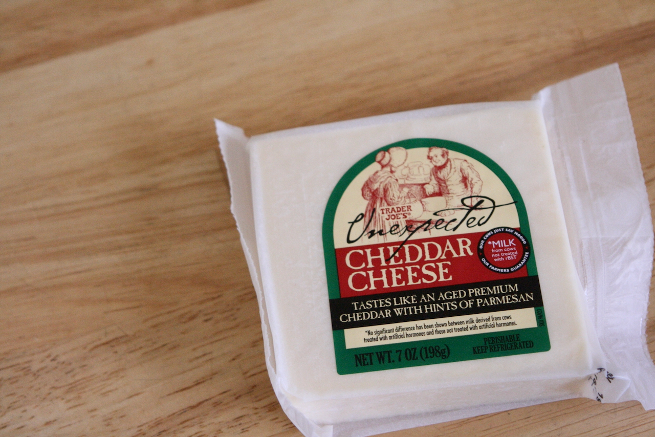トレジョさんで買ったUnexpected Cheddar Cheese（アンエクスペクテッド　チーズ）