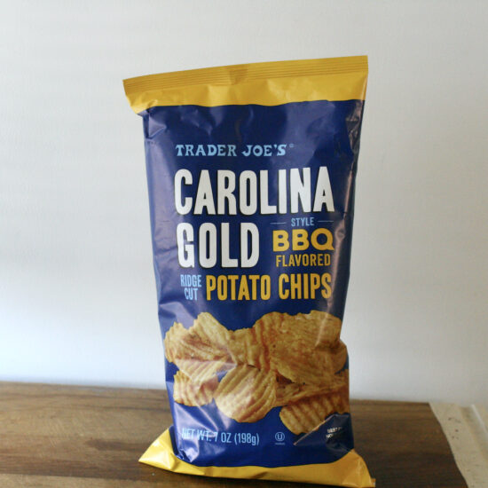 Trader Joe's（トレーダージョーズ） Carolina Gold Style BBQ Flavored Potato Chips （カロライナ　ゴールド　スタイル　BBQ　フレーマード　ポテト　チップス）