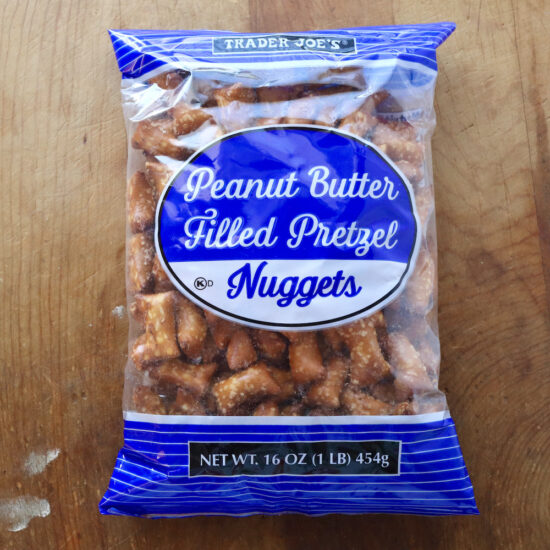Trader Joe's（トレーダージョーズ） Peanut Butter Filled Pretzel Nuggets （ピーナッツバター フィルド プレッツェル ナゲッツ）