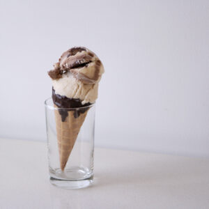 楽しく＆美味　自分で作るチョコがけアイスクリームコーンおすすめです