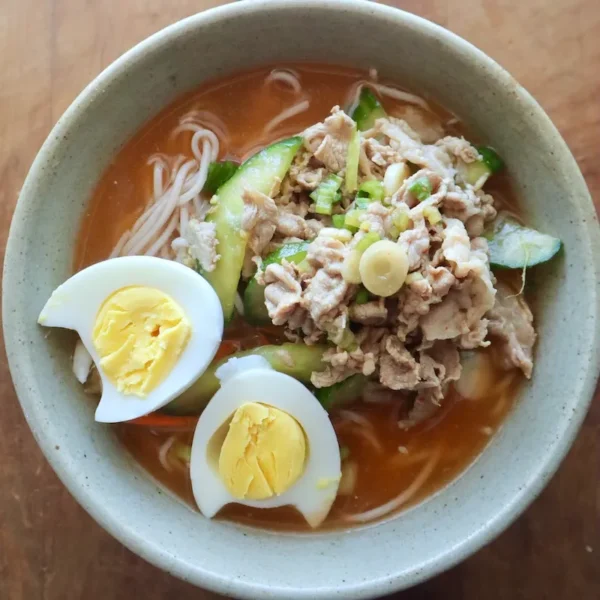 そうめんのおかずに、麺のトッピングにしても美味しい豚肉ときゅうりの簡単和え