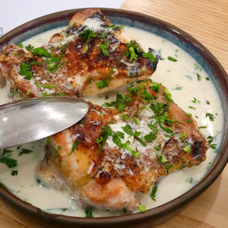 Shkmeruli/ Chkmeruli（シュクメルリ）:　Garlic chicken in milk sauce