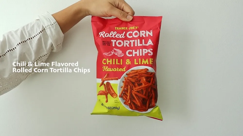 Trader Joe's（トレーダージョーズ）のChili & Lime Flavored Rolled Corn Tortilla Chips（チリ＆ライム　フレーバード ロールド コーン トルティーヤ チップス）